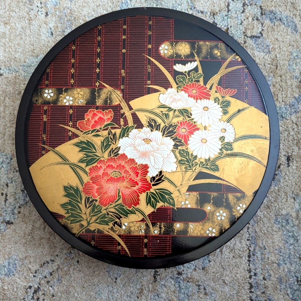 Vintage Japanese tray with lid